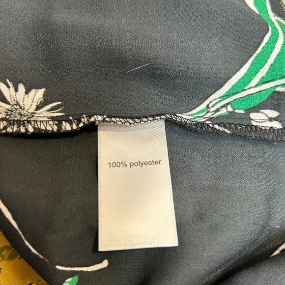 Maurices Womens Flowy Tank Top Plus Size 1X Black Dark Floral Lightweight Airy - Picture 4 of 6